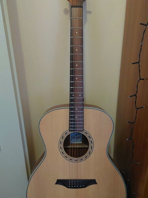 Acoustic Guitar Bromo like new, no case included