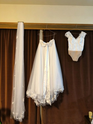 Wedding dress used with bodysuit, sarpa, veil and skirts in tulle, cashmere, lace