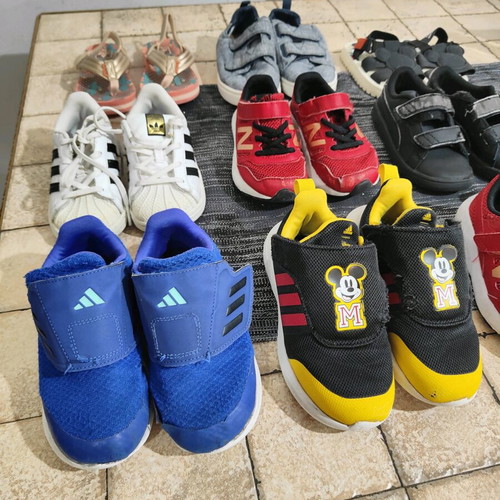 Children's athletic shoes and sandals used, pack of 9