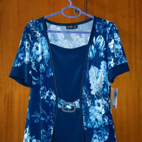 Blouse like new, floral viscose, size XL, white and blue