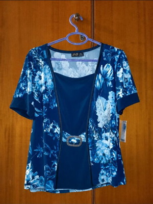 Blouse like new, floral viscose, size XL, white and blue