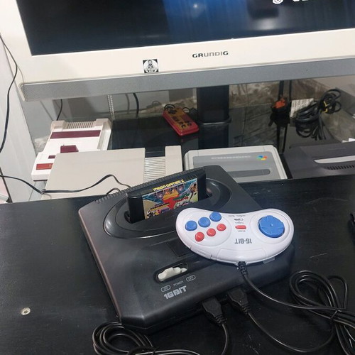 Retro 16-bit console like new with 2 controllers and Contra game