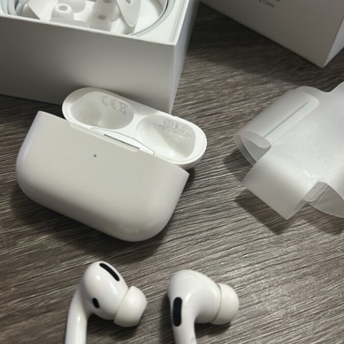 AirPods Pro like new with case and box