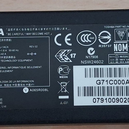 Toshiba PA3714U-1ACA Laptop Charger like new