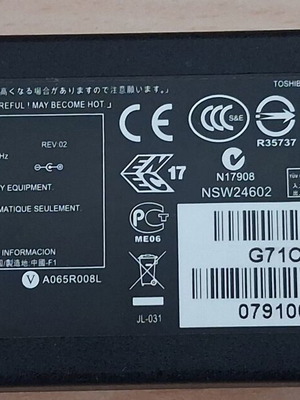 Toshiba PA3714U-1ACA Laptop Charger like new