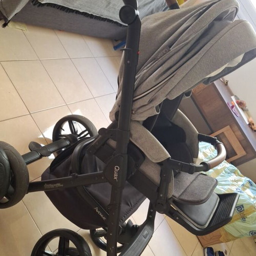 Quax Avenue Trio Chevron Grey stroller set like new with accessories