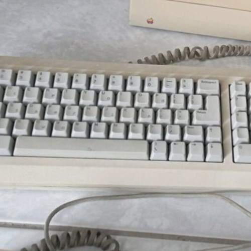 Apple Macintosh Plus 1985 like new with Greek keyboard and mouse