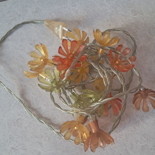 Flower-shaped hanging string lights multicolor, like new