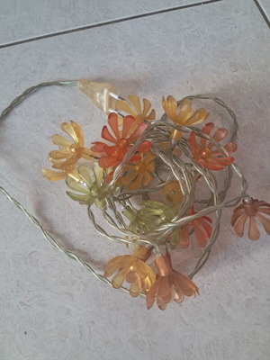 Flower-shaped hanging string lights multicolor, like new