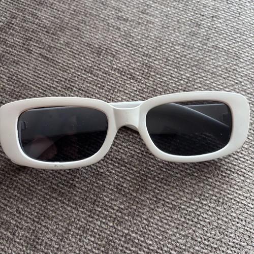 Sunglasses used with beige frame