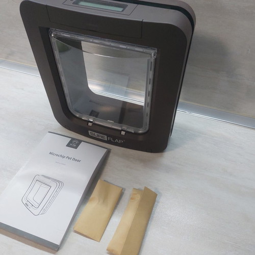SureFlap Microchip Pet Door SUR101 like new, smart cat and dog flap