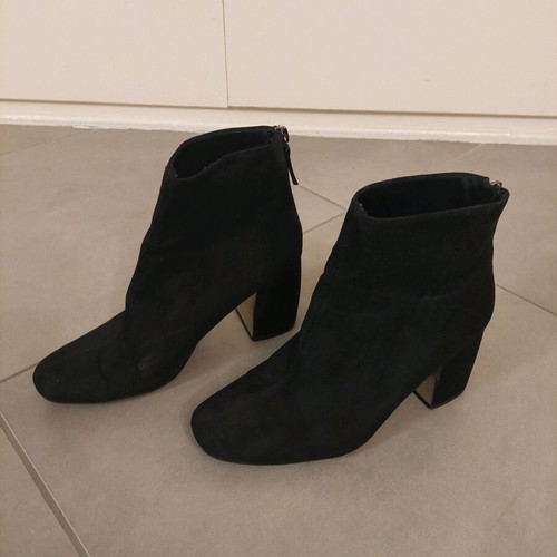 Black suede ankle boots Stradivarius used, size 38