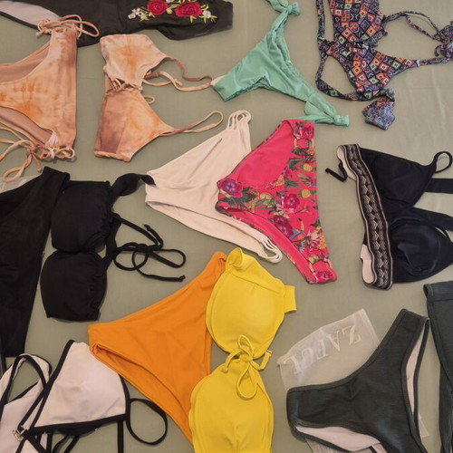 Bikini swimwear set like new, 16 pieces, small medium, colorful