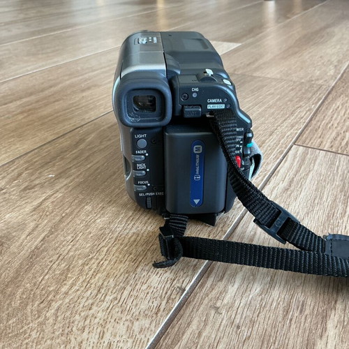 Sony Handycam DCR-TRV270E camcorder like new