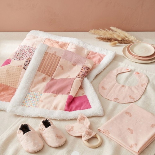 Handmade baby set with blanket, bib, shoes and wooden ears decoration