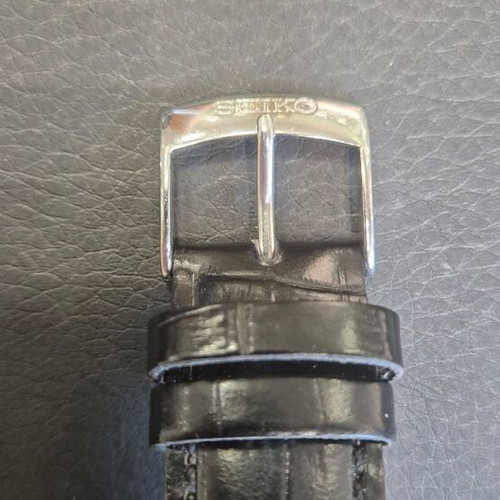 Seiko men's wristwatch new with leather strap and battery