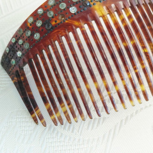 Vintage women's hair combs set of 4, like new, 1960s