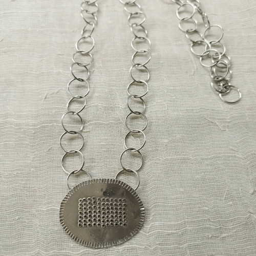 Necklace silver like new, long with clip