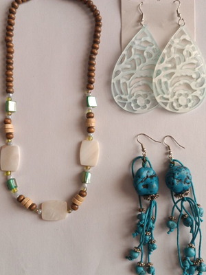 Jewelry set new with brown bead necklace and 2 pairs of blue earrings