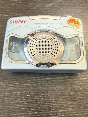 Walkman Sunny new with cassette problem, needs headphones