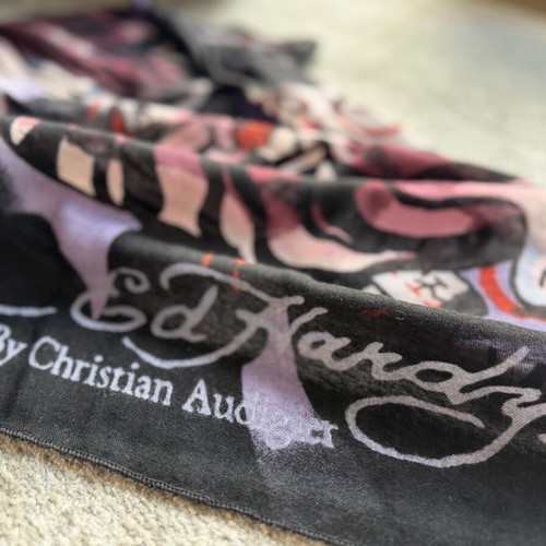 Ed Hardy scarf like new, rectangular 180x36 with Japanese motifs