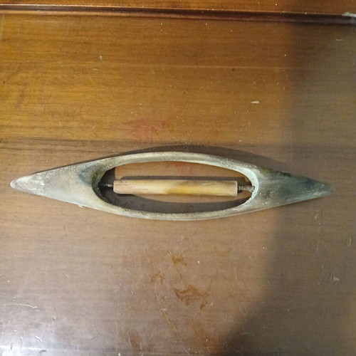 Weaving shuttle used, old boat style collectible