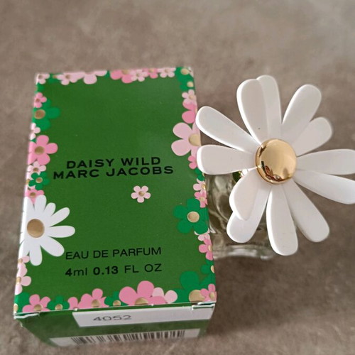 Marc Jacobs Daisy Wild perfume 4 ml authentic and unused