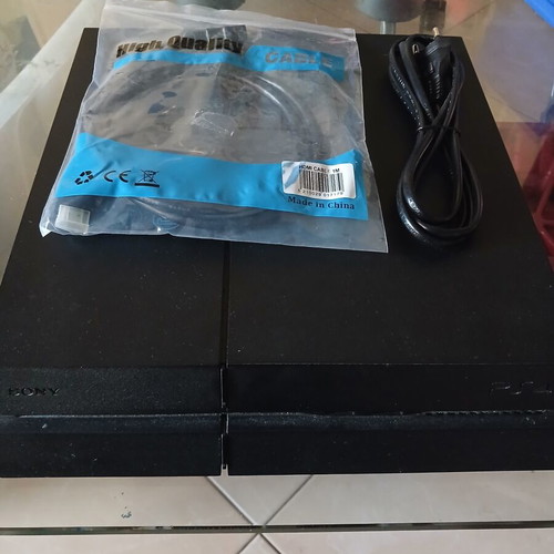 PS4 console with new cables 1TB