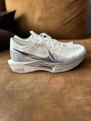 NikeZoomX Vaporfly Next% 3 маратонки като нови, White Particle Grey