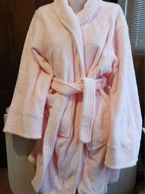 Nicole Miller bathrobe new, soft plush, powder color, size L