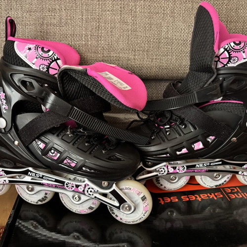 Nils Extreme NH10905 LED roller skates set with helmet and protection, like new