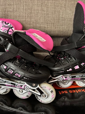 Nils Extreme NH10905 LED roller skates set with helmet and protection, like new