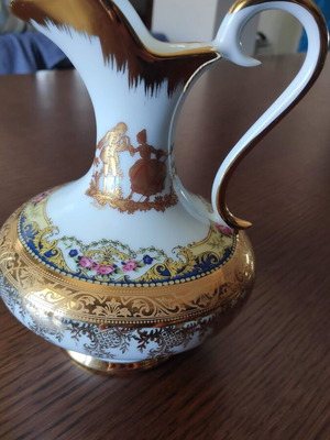 Imperia Limoges porcelain jug hand-painted, like new, 22 ct gold