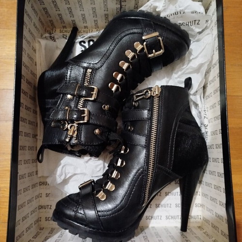 Schutz Black Leather High-Heeled Ankle Boots like new, size 37