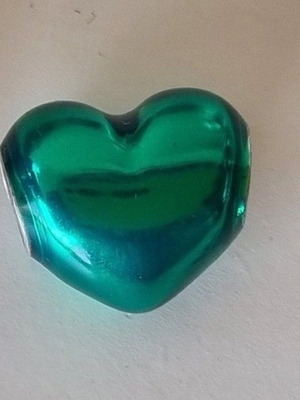 Pandora Moments charm metallic green heart 793337C07