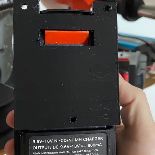 Black & Decker 18V Wall-Mounted Battery Holder new