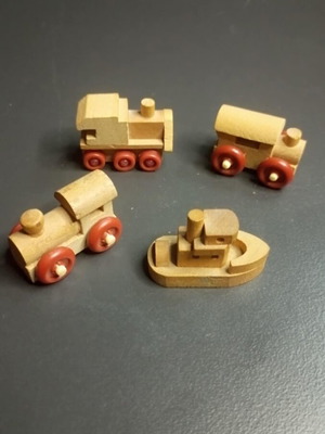 Decorative wooden miniatures Kinder Surprise 1995 like new, 4 pieces