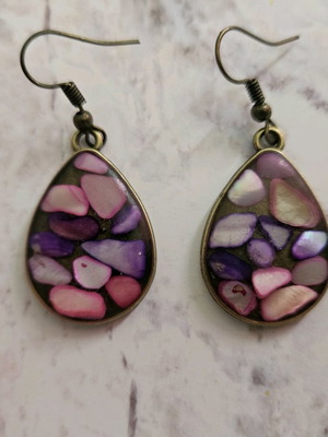 Drop-shaped earrings new with resin and small stones