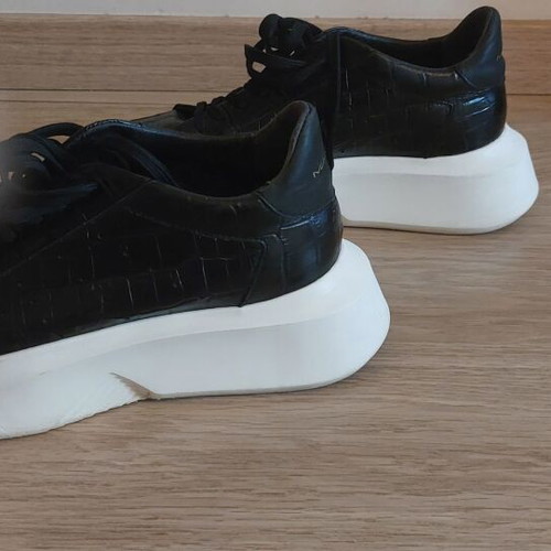 Makris women's leather sneakers like new, size 39, black white