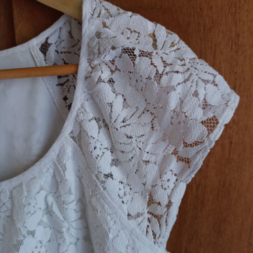 White mini dress with lace and lining size M like new