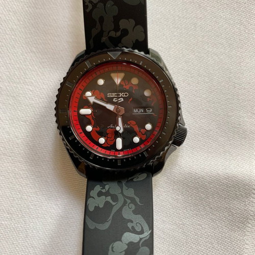 Seiko 5 x One Piece Luffy Limited Edition SRPH65K1F like new