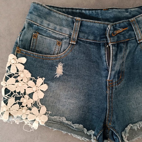 Denim shorts like new with lace and pearls design, size S