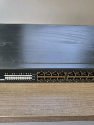 Switch SMC EZ Switch 10/100 1024DT σαν καινούργιο με 24 θύρες Ethernet