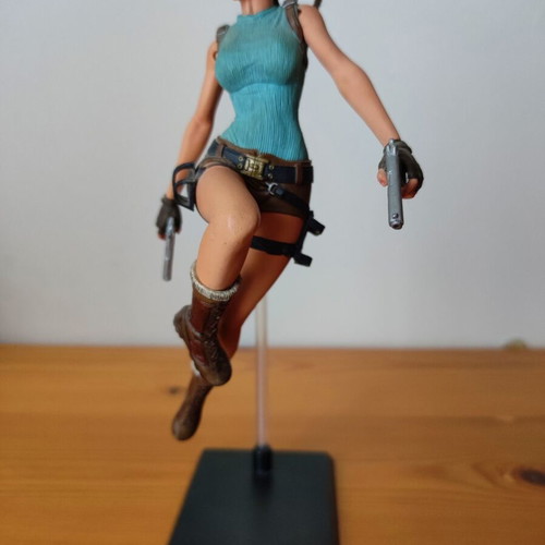 Lara Croft Tomb Raider Anniversary 2007 collectible figure with base and pistols