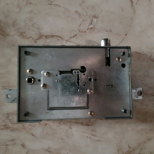 Securemme 2500 door lock 63mm left used like new without keys