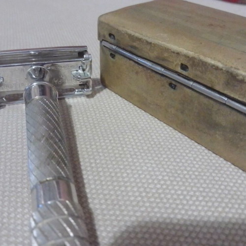 Gillette Aristocrat No 15 1948 razor used with bronze case