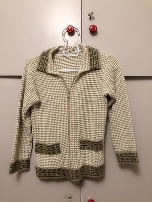 Knitted jacket like new, size S, beige and green