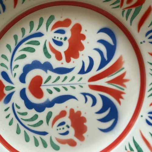 Antique hand-painted wall plate, like new, 23cm diameter