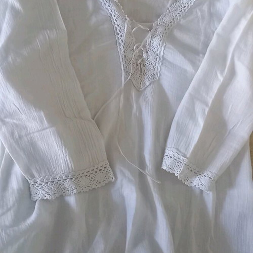Blouse white lightweight size M like new