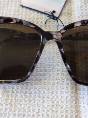 Solo-Solis NDL2625 sunglasses new, gray tortoise shell frame